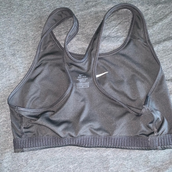 Nike large sports bras - Picture 3 of 7